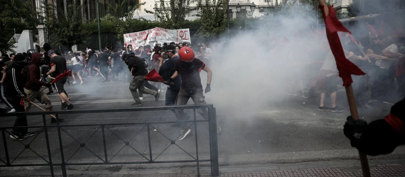 Χημικά και χειροβομβίδες κρότου λάμψης στην πορεία των φοιτητών στην Αθήνα